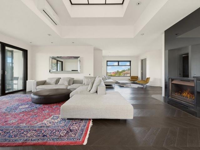Fully Furnished House Like Penthouse With Panoramic Harbour & Ocean Views