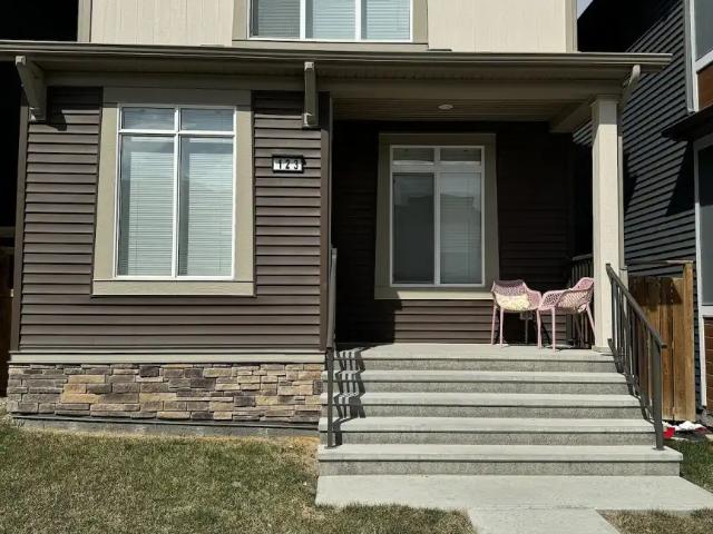 FULLY FURNISHED HOUSE WITH GOURMET KITCHEN