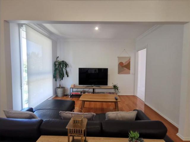 Fully Furnished Home walk to Syndal train station