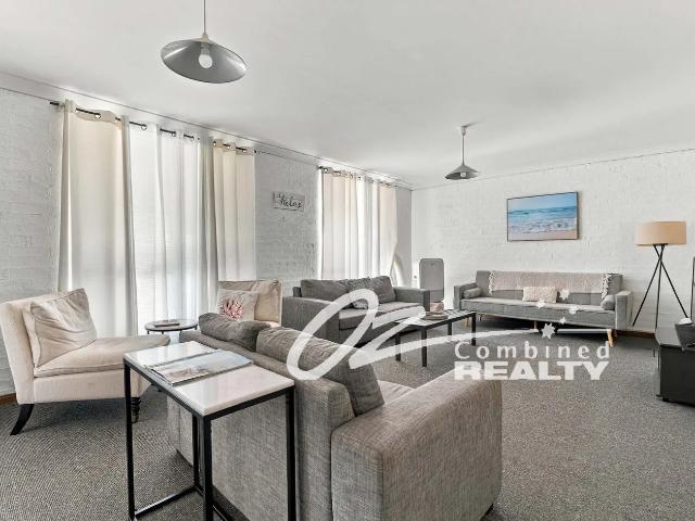 Fully Furnished Home – Walk to Vincentia Beach!