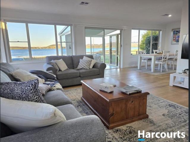 Fully Furnished Home with Tamar River Views!
