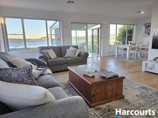 Fully Furnished Home with Tamar River Views!