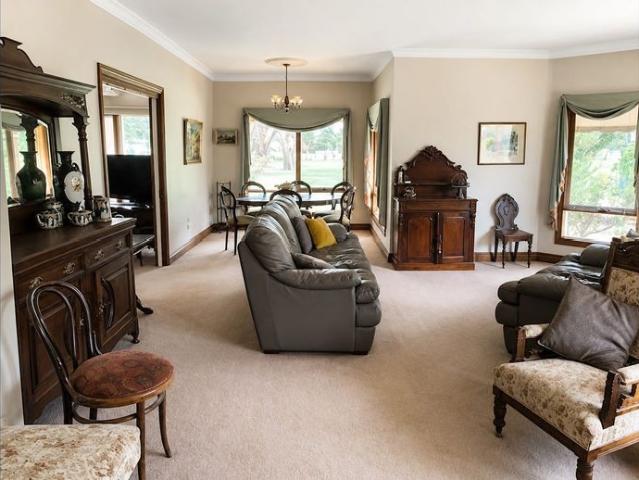 Fully Furnished Home Backing Onto Nature Reserve