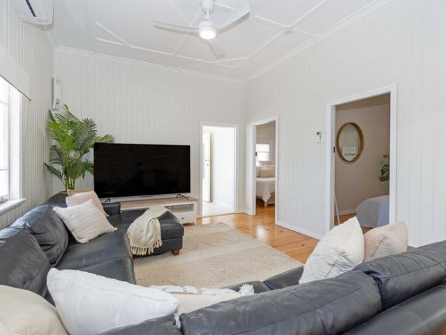 FULLY FURNISHED HOME – CONVENIENT LOCATION & LAWN MAINTENANCE INCLUDED!