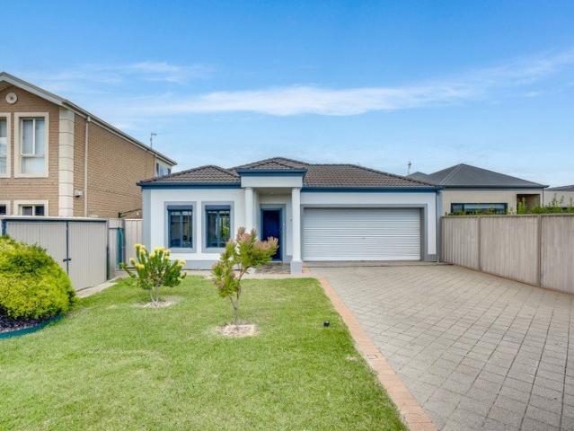Fully furnished home in Coorong Quays Marina
