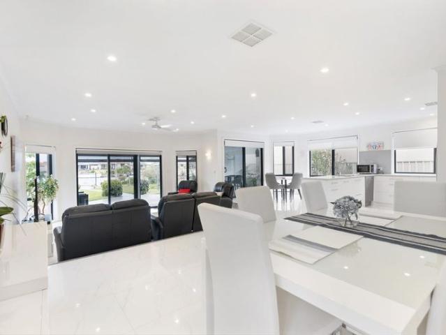 Fully furnished home in Coorong Quays Marina