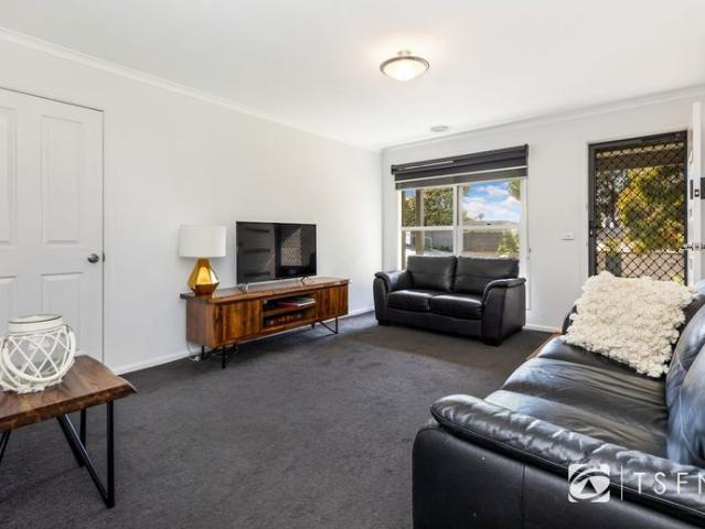 FULLY FURNISHED HOME MIDDLE OF BENDIGO CONTACT AGENT FOR AVAILABILITY