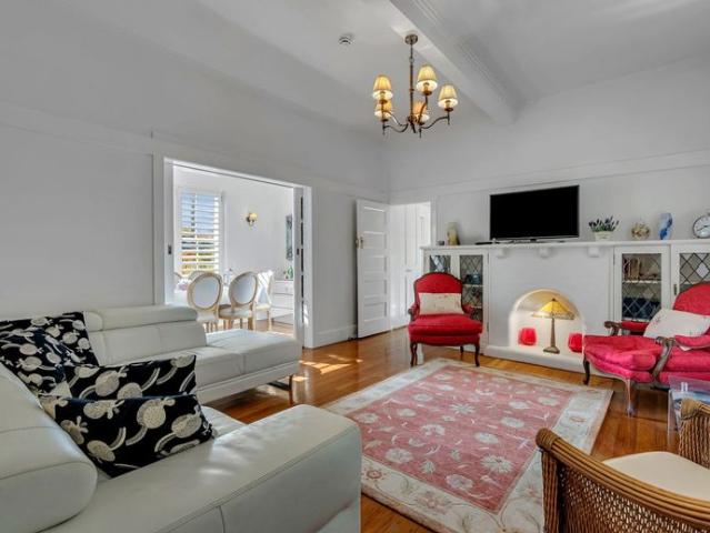 Fully Furnished Harbourside Apartment | First Time Offered for Lease