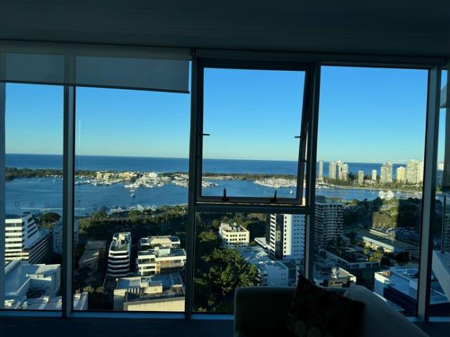 Fully Furnished High On The 25th Floor Mantra Residences @ Southport Central
