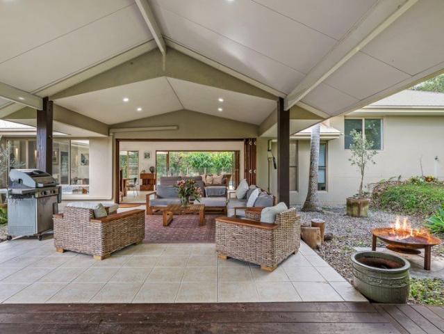 Fully Furnished Hinterland Retreat on Acreage Eumundi