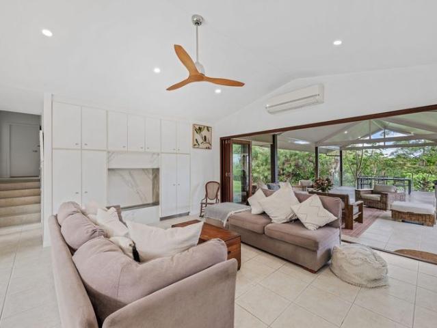 Fully Furnished Hinterland Retreat on Acreage Eumundi