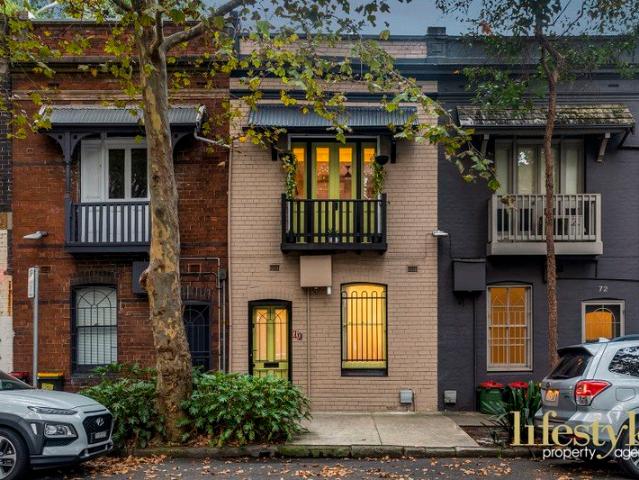 Fully Furnished Historic Terrace Offering Modern Luxury in the Heart of Woolloomooloo