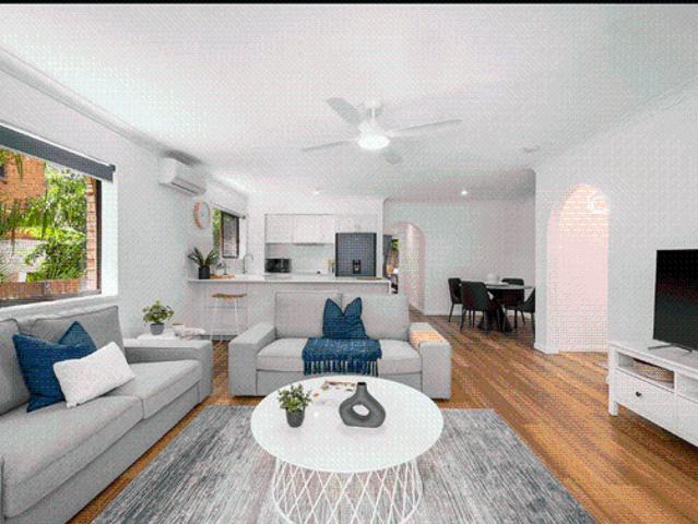 Fully Furnished, HUGE Balcony, Moments from the Broadbeach Precint