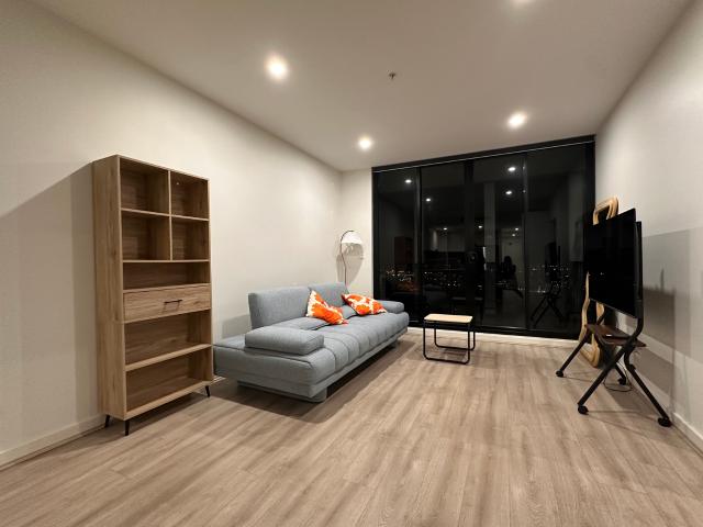 Fully Furnished I Premier Location I Close to Train Station