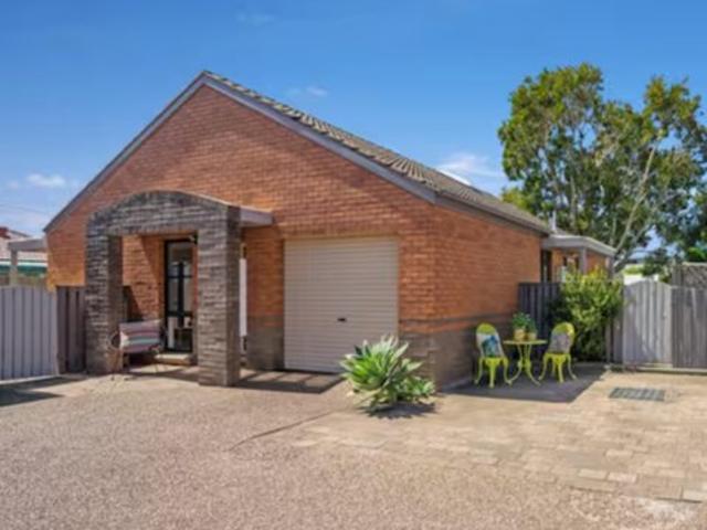 Fully furnished Immaculate Merewether 3 bedroom Villa / Townhouse