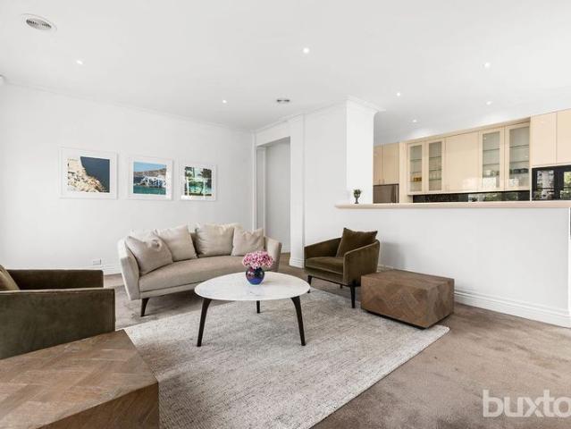 FURNISHED OR UNFURNISHED IN BLUE CHIP BAYSIDE LOCATION!
