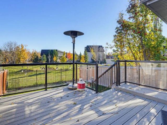 FULLY FURNISHED in Mactaggart 3 Beds, Park Backing — 3 Bedrooms+ Den Duplex