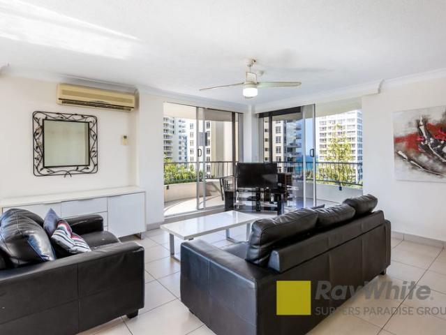 UNFURNISHED IN PRIME LOCATION lease until mid November only