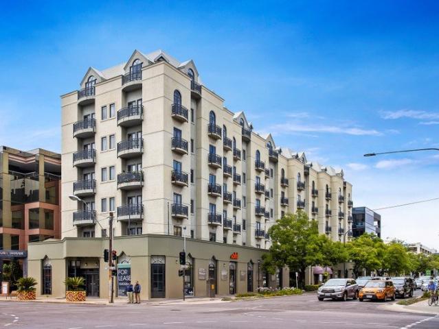 Fully Furnished in the heart of the city!