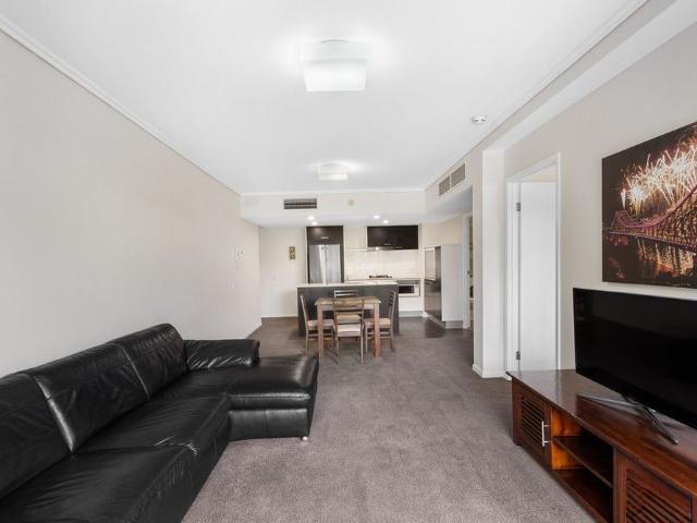 Fully Furnished Inner City Apartment With Balcony