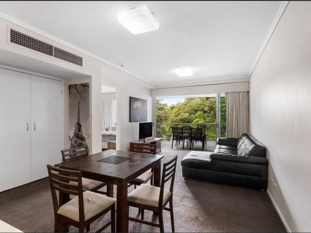 Fully Furnished Inner City Apartment With Balcony
