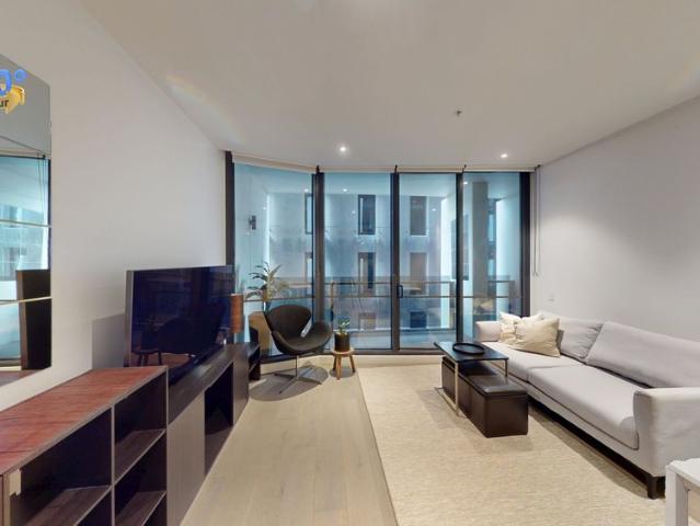 Fully Furnished Inner City Apartment with Study & Balcony