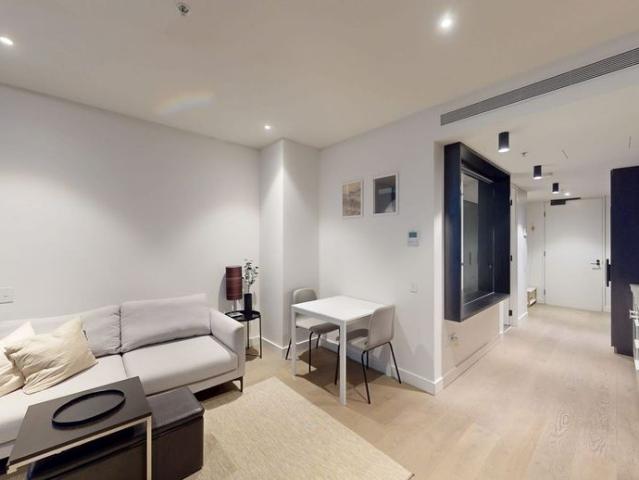 Fully Furnished Inner City Apartment with Study & Balcony