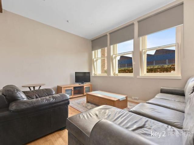 FULLY FURNISHED INNER CITY LIVING