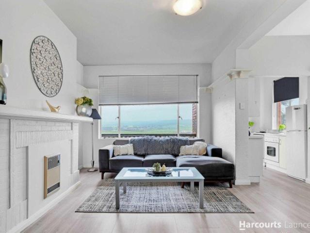 Fully Furnished Inner City Living with Convenience