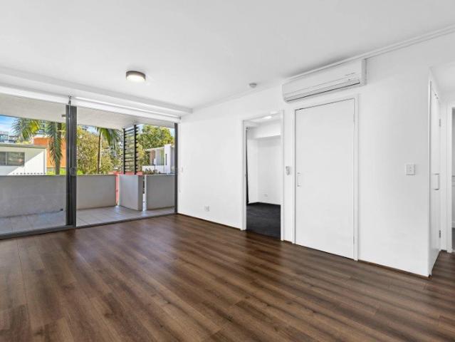 FULLY FURNISHED INNER CITY LIVING WITH RESORT STYLE AMENITIES