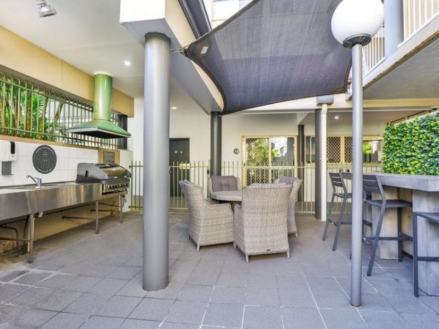 Fully Furnished on the Peninsula!