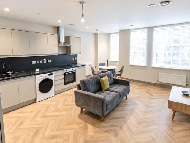 Fully furnished one bedroom city centre apartment