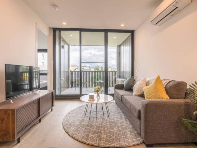 Fully Furnished Two Bedroom Apt in the Centre of Box Hill