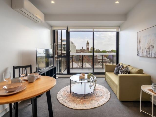 Fully Furnished One Bedroom Apartment in the Heart of Hawthorn