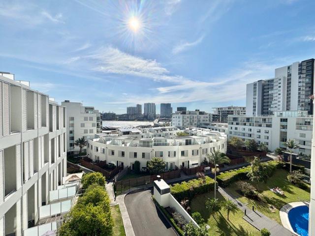 Fully furnished one bedroom apartment with water views Oct