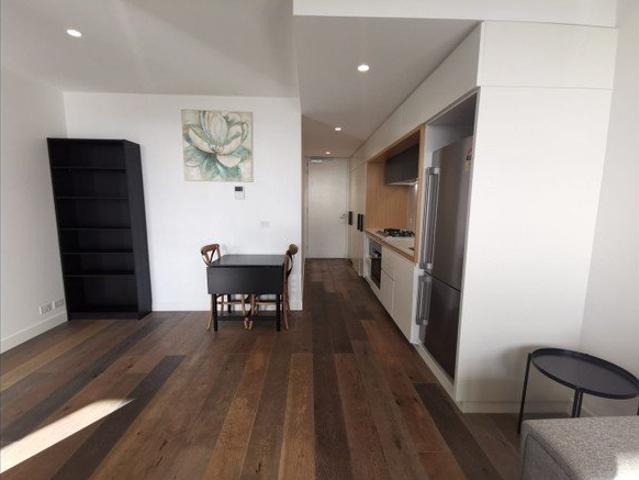 Fully Furnished one bedroom apartment within the free tram zone