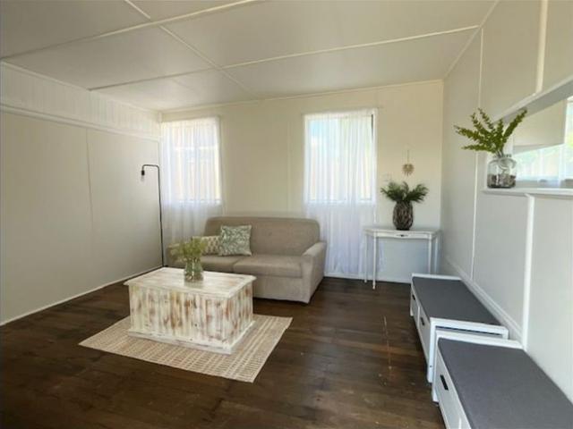 FULLY FURNISHED ONE BEDROOM GRANNY FLAT IN PICTURESQUE MANNING POINT