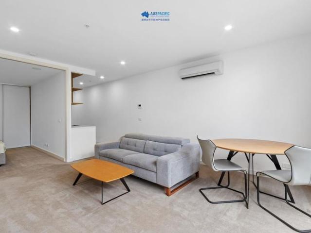 Fully Furnished One Bedroom plus a quick and private courtyard!
