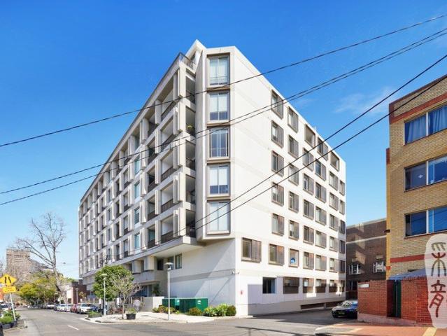 Fully Furnished One Bedroom Plus Study in Prime Ultimo Location