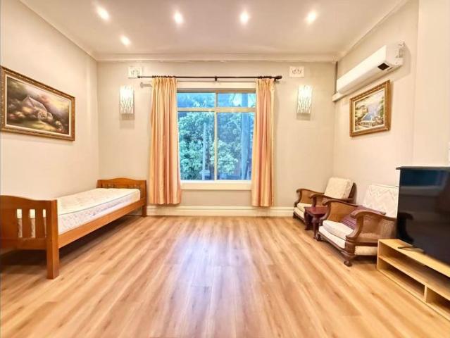 Fully Furnished One Bedroom Unit in Convenient Newtown Location