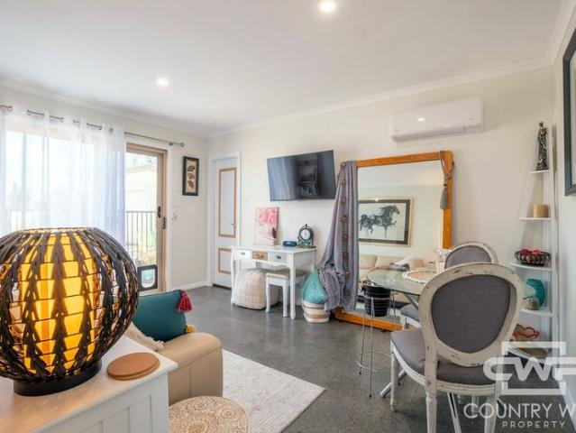 Fully Furnished Off Grid One Bedroom Flat, Deepwater