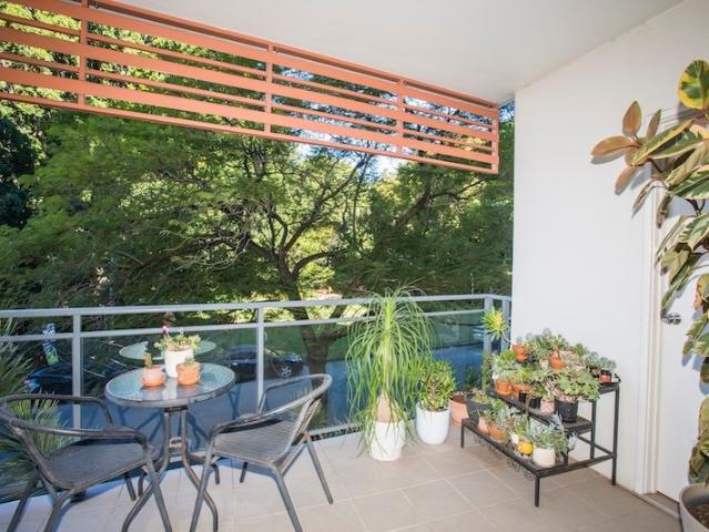 FULLY FURNISHED OVERLOOKING PARK