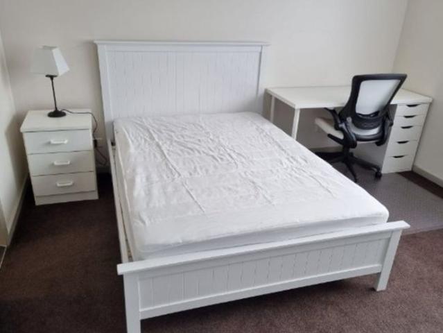 FULLY FURNISHED OWN BEDROOM AND BATHROOM ALL BILLS INCLUDED SPLIT AIR CONDITIONER IN BEDROOM AND LIVING SPACE
