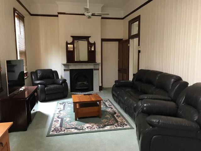 Fully Furnished Large family home in central location