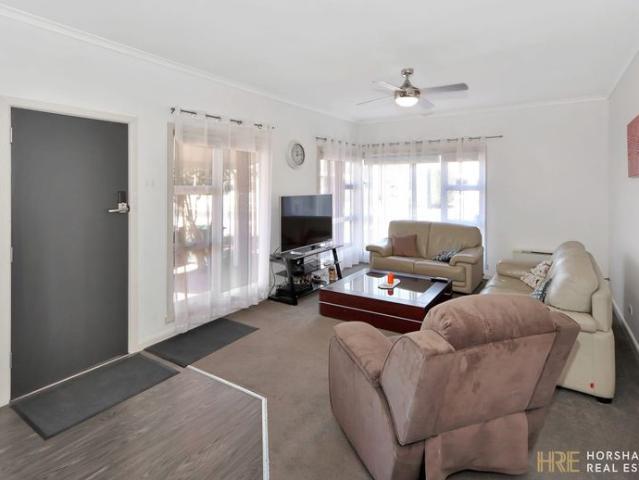 Fully Furnished Living Near the Wimmera River