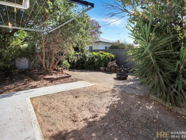 Fully Furnished Living Near the Wimmera River
