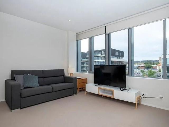 Fully Furnished Living on Kingston Island!