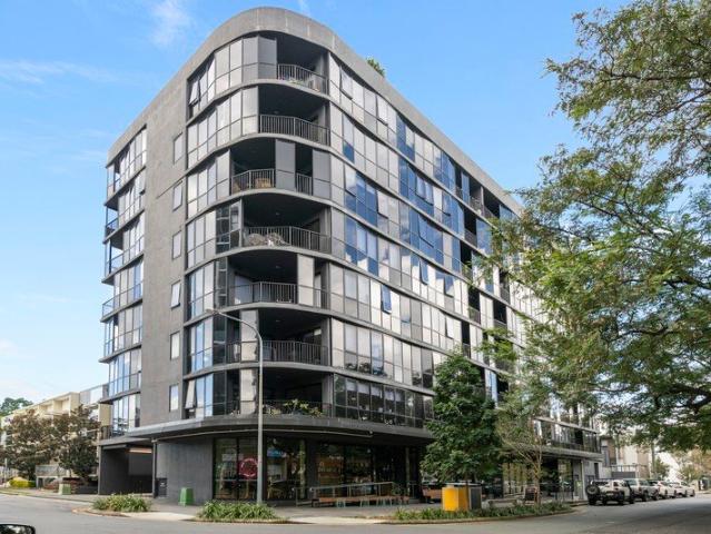 Fully Furnished Lifestyle Apartment in the Heart of West End