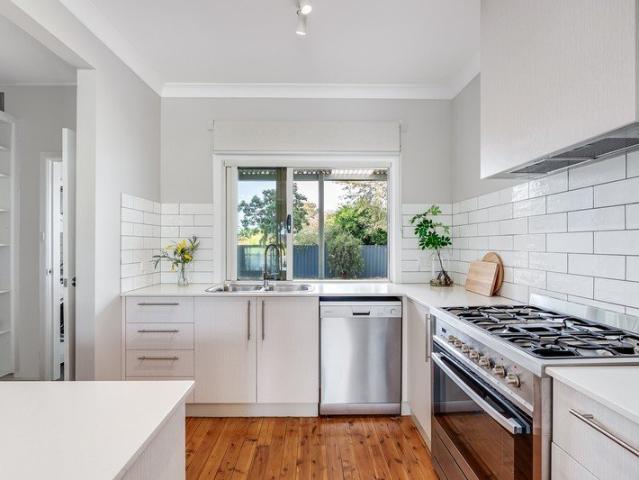 Fully Furnished Lifestyle Retreat Opposite Jelbart Park