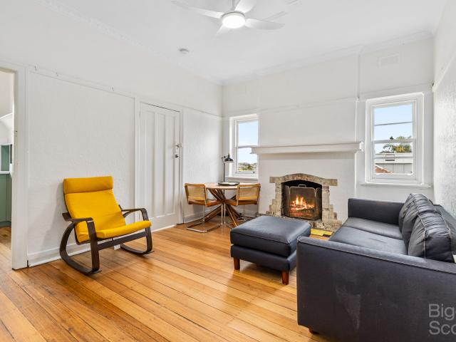 Fully Furnished Light Filled St Kilda Apartment
